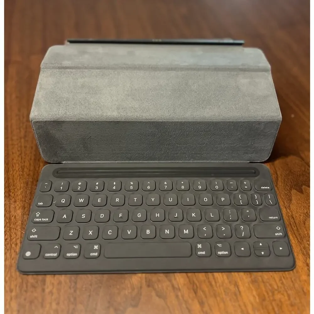 Apple Magic Smart Keyboard Folio Model A1629 Fits 10.9” iPad - Tested & Working